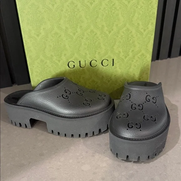 Gucci GG Black rubber Women's Platform Clogs ๐ค๐ค๐ค - Picture 1 of 12